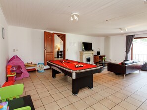 House | Game room - Group Getaway With Sauna (La Roche-en-Ardenne)