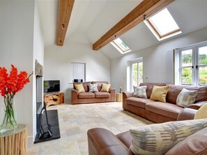 Fireplace - Spacious Natural Stone Holiday Home With Wooden Beams and Authentic Open Fireplace (Callington)