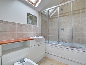 Combined shower/bathtub, towels - Spacious Natural Stone Holiday Home With Wooden Beams and Authentic Open Fireplace (Callington)
