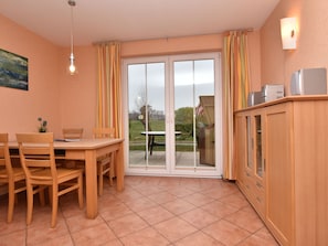 Dining - Cozy Seaside Holiday Home With Sauna in Kühlungsborn (Kuehlungsborn)
