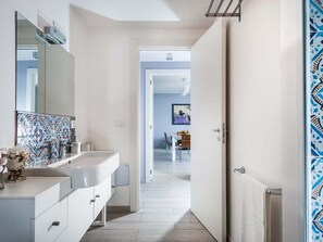 Ferienhaus | Badezimmer | Dusche, Handtücher