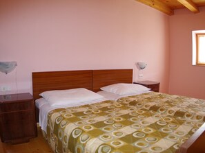 House | 2 bedrooms, individually furnished, iron/ironing board, bed sheets - Stone Holiday Home in Peresiji With Pool (Svetvincenat)