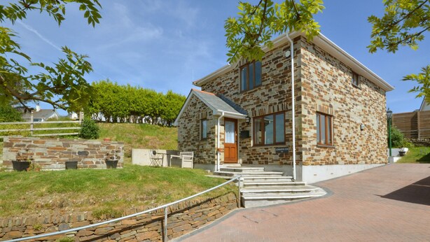 Exterior - Comfortable, Bright Holiday Home With Private Garden in the South of Cornwall (Fowey)