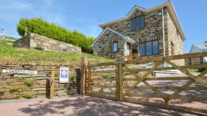 Exterior - Comfortable, Bright Holiday Home With Private Garden in the South of Cornwall (Fowey)