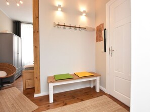 1 Schlafzimmer, individuell eingerichtet, Bettwäsche