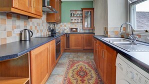 Private kitchen - Quaint Holiday Home at Clappersgate District With Courtyard (Ambleside)