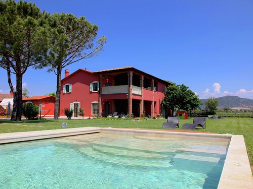 Big Villa in Grosseto With Swimming Pool