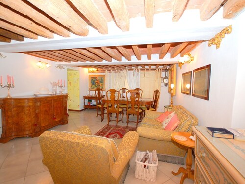 Gorgeous Mansion in Lucca Town Centre