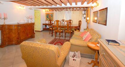 Gorgeous Mansion in Lucca Town Centre