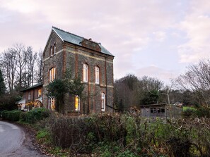 Exterior - Unique Mansion in Battle with Garden near City Center (Battle)