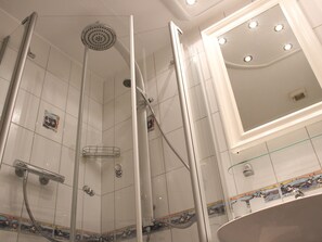Apartment | Bathroom - Tranquil Apartment in Warnemünde near Beach (Rostock)