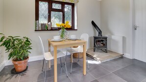Dining - Spacious Holiday Home in Sissinghurst With Garden (Cranbrook)