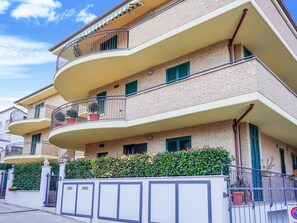 Exterior - Spacious Holiday Home in Marina di Altidona With Terrace (Altidona)