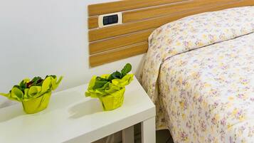 1 bedroom, bed sheets