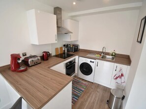 Apartment | Eigene Küche | Wasserkocher mit Kaffee-/Teezubehör, Mikrowelle, Ofen, Toaster
