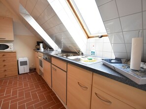Apartment | Eigene Küche | Wasserkocher mit Kaffee-/Teezubehör, Kühlschrank, Mikrowelle, Ofen