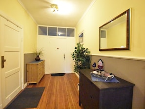 1 Schlafzimmer, Babybetten