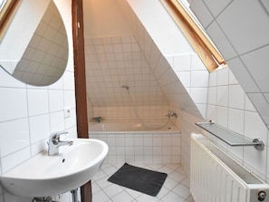 Apartment | Badezimmer | Badewanne