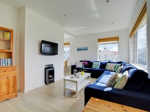 DVD player - Cozy Holiday Home in Widemouth Bay With Large Garden (Bude)