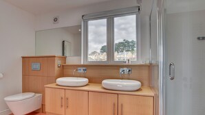 Unclassified image, 5 of 48, button - Magnificent Apartment near Appledore (Bideford)