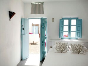 Villa | Room amenity - Luxurious Villa in Megalochori Santorini with Hot Tub (Santorini)