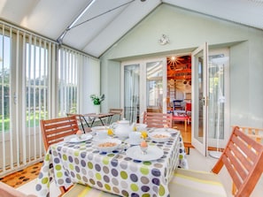 Balcony - Traditional Holiday Home in Briston With Garden (Melton Constable)