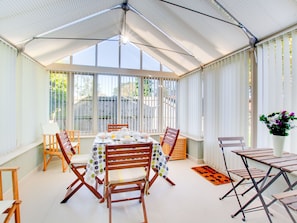 Dining - Traditional Holiday Home in Briston With Garden (Melton Constable)