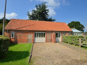 Exterior - Traditional Holiday Home in Briston With Garden (Melton Constable)