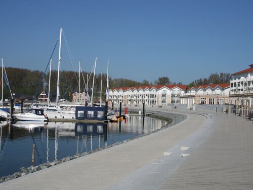Reizendes Ferienhaus mit Swimmingpool Naehe Ostsee