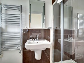 Ferienhaus | Badezimmer | Badewanne, Handtücher
