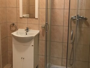 Apartment | Bathroom - Quaint Apartment in Poreč with Swimming Pool  (Porec)
