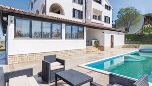 Exterior - Quaint Apartment in Poreč with Swimming Pool  (Porec)