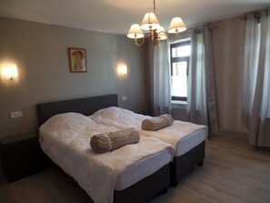 Huis | 7 slaapkamers, individueel gemeubileerd, beddengoed