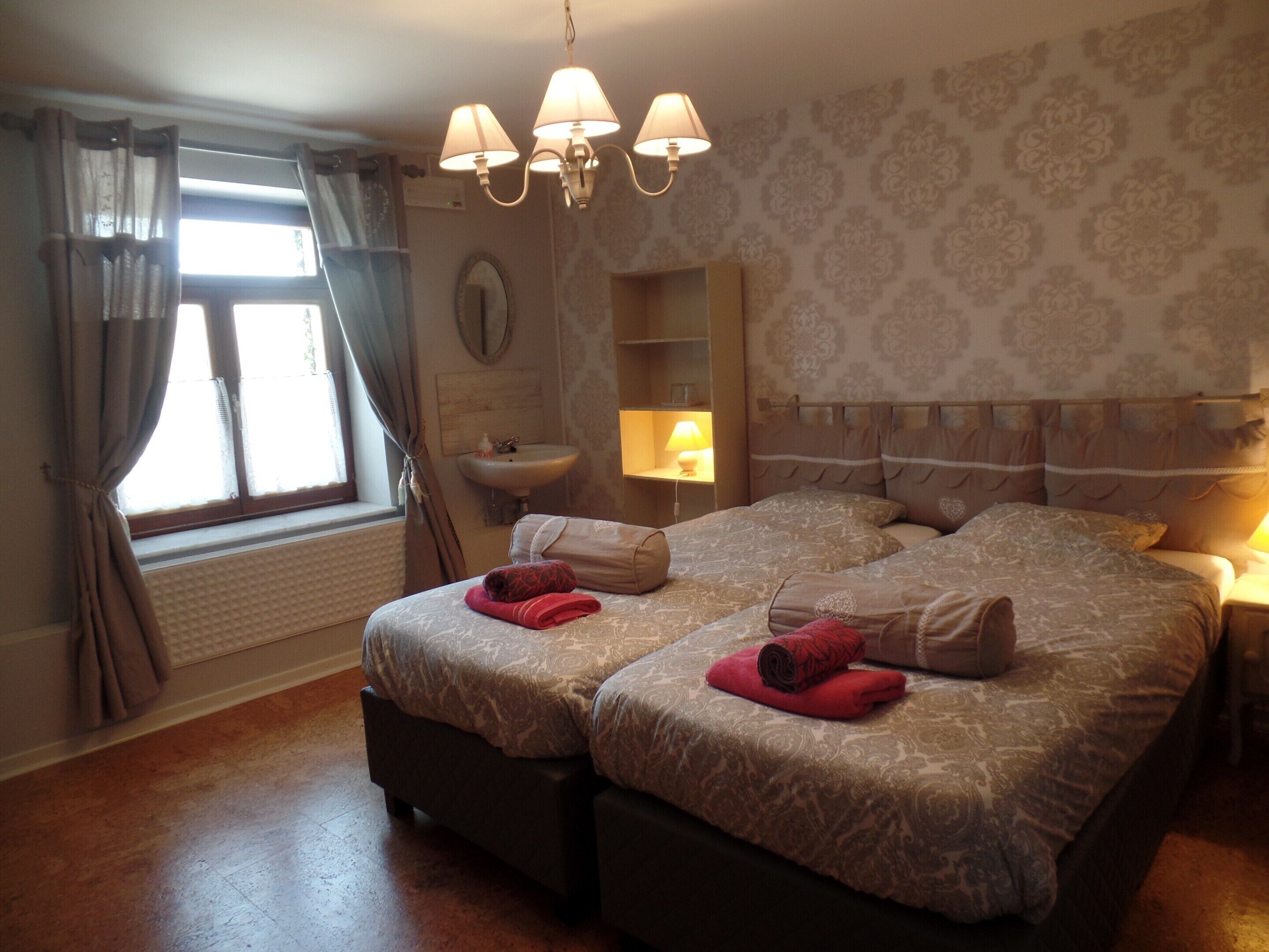 House | 7 bilik tidur, dilengkapkan perabot secara berasingan, cadar katil 