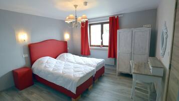 House | 7 bedrooms, individually furnished, bed sheets