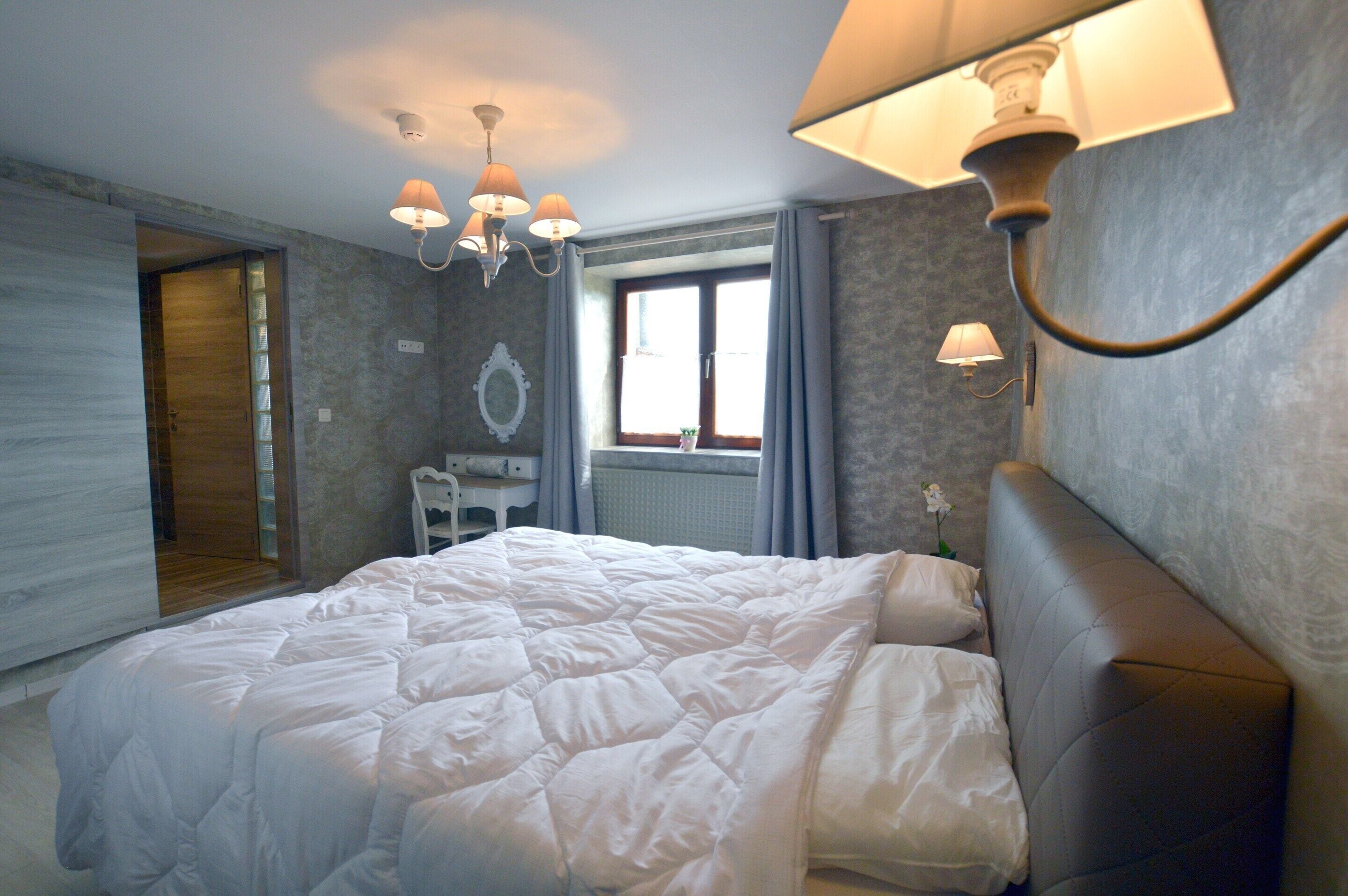 Nhà | 7 phòng ngủ, trang bị nội thất với thiết kế riêng biệt, bộ trải giường 