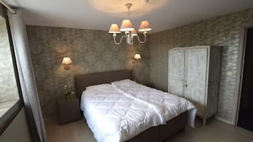 7 bedrooms, individually furnished, bed sheets