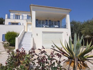 Villa | Exterior