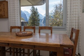 Réfrigérateur, micro-ondes, lave-vaisselle, cafetière/bouilloire