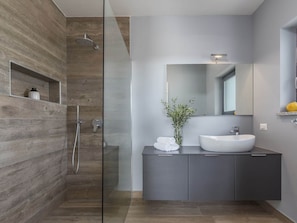 Villa | Bathroom | Shower