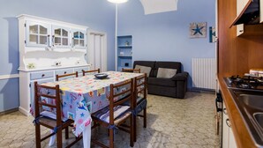 Apartment | Private kitchen | Coffee/tea maker, microwave