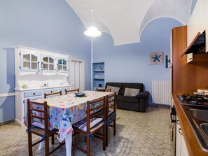 Private kitchen - Homely Apartment in Santo Stefano al Mare Near the Sea (Santo Stefano al Mare)