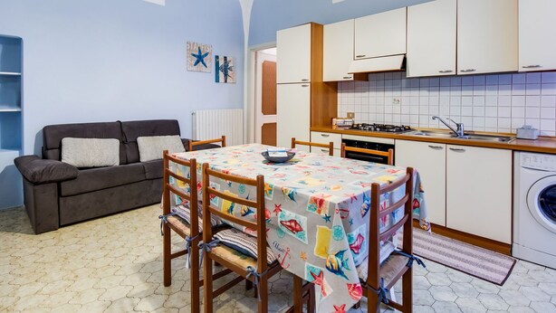 Apartment | Private kitchen | Coffee/tea maker, microwave