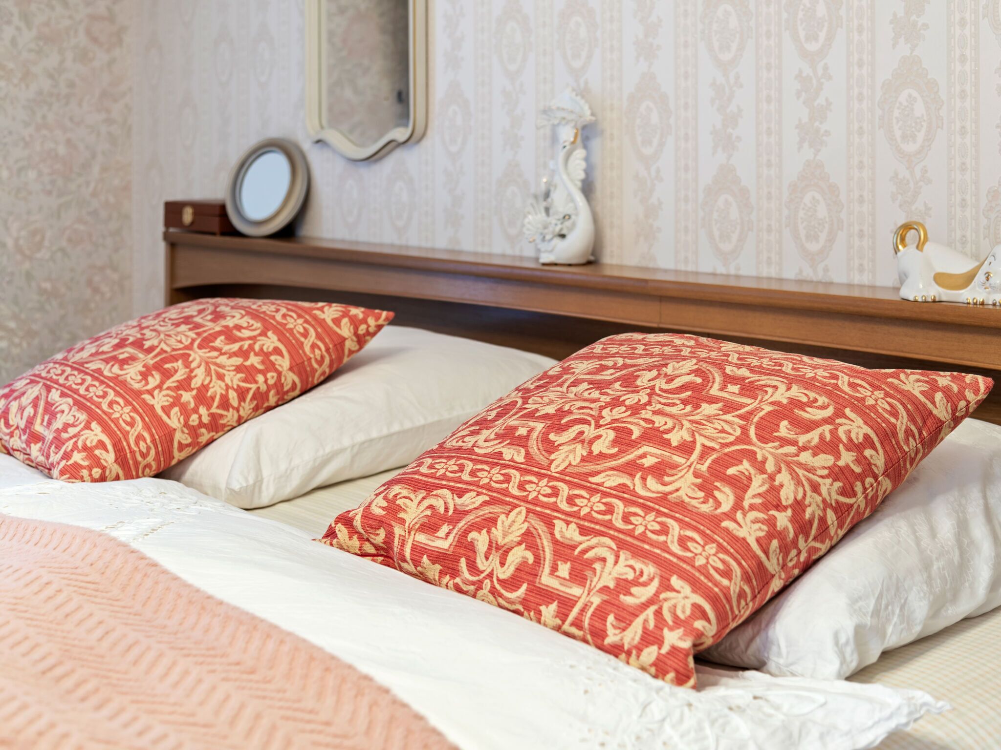 1 bedroom, bed sheets