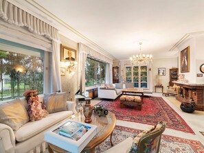 House | Living room - Exotic Holiday Home in Bad Soden-salmünster With Fireplace (Bad Soden-Salmuenster)