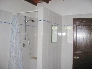 Cottage | Bathroom - Belvilla by OYO Cottage in Piandisca2 With Terrace (Castelfranco Piandisco)