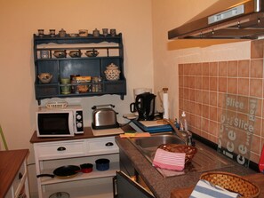Apartment | Eigene Küche | Wasserkocher mit Kaffee-/Teezubehör, Kühlschrank, Mikrowelle, Toaster