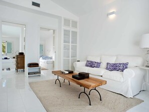 Villa | Living area - Belvilla by OYO Casa Blu (Syracuse)