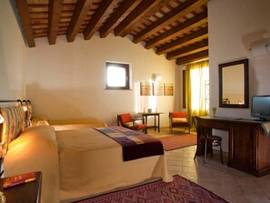 8 bedrooms, individually furnished, iron/ironing board - Belvilla by OYO Ager Costa (Buseto Palizzolo)