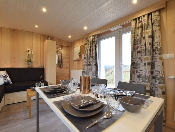 Cottage | Dining - Tranquil Stay in Vielsalm (Vielsalm)